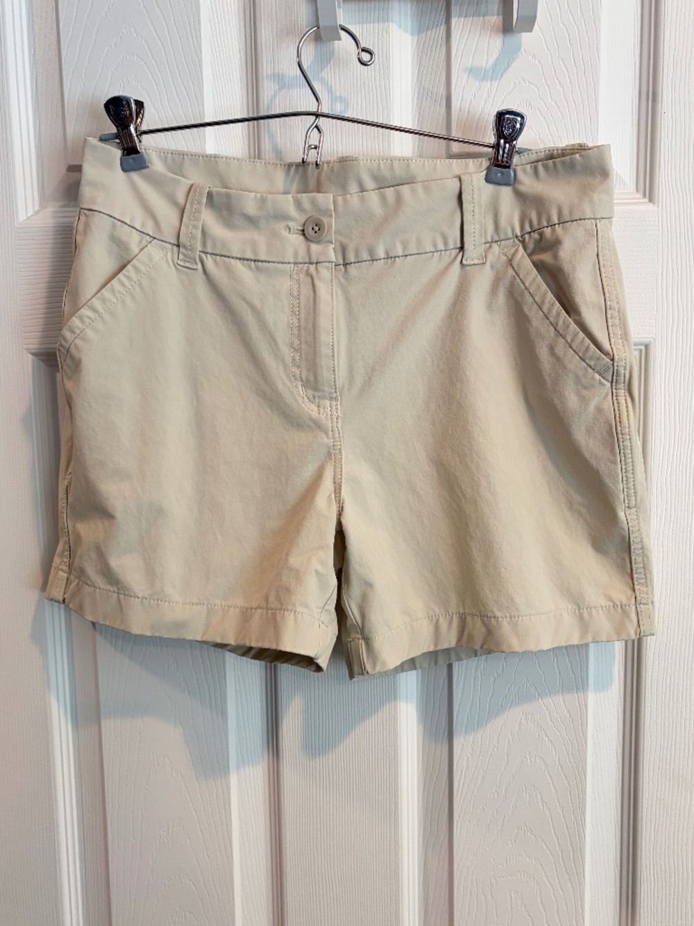 Vineyard Vines Performance Women's Khaki Short sz 6